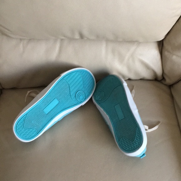 Old Navy girl’s Teal sneakers size 4 - Picture 4 of 8